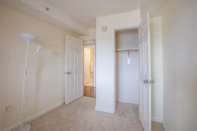 Building Photo - Charming 2 BR/2 BA Condo in Barry Farms!