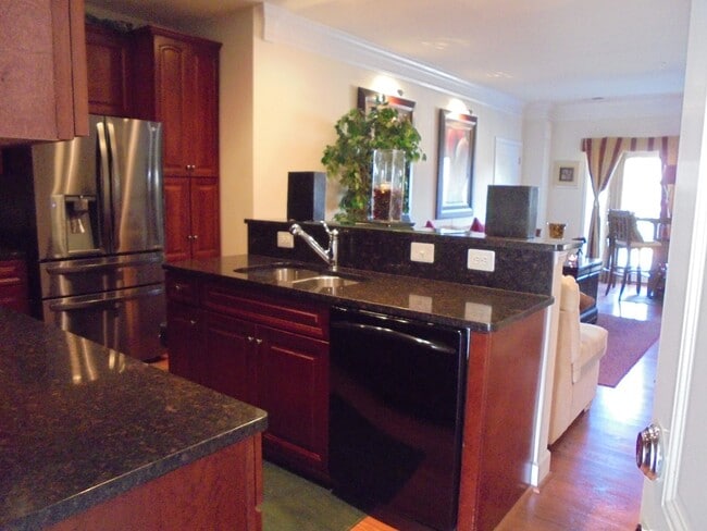 Building Photo - Potomac Club Condo