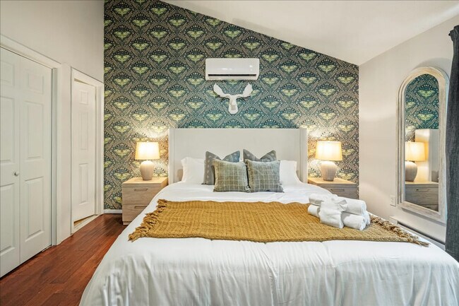 Building Photo - 1825 Jennifer Dr