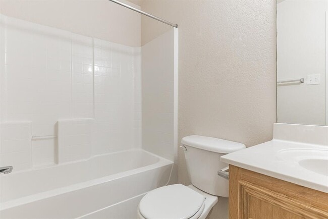 Building Photo - 319 Cedar Ridge Dr