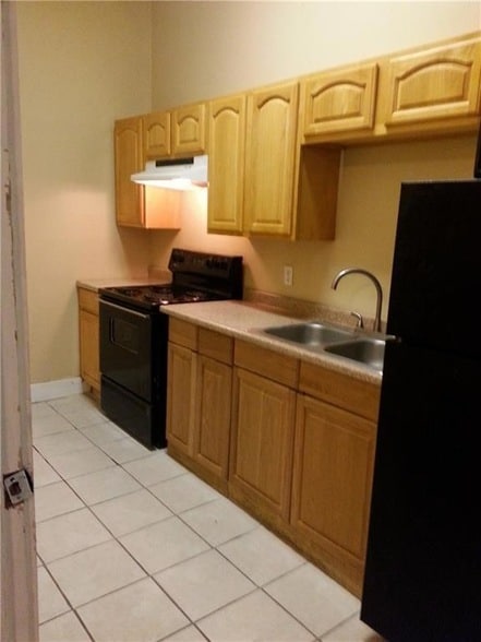 Building Photo - 1566 Annunciation St