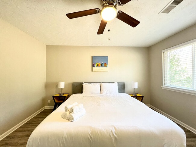 Building Photo - 1342 Country Downs Dr