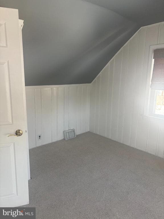 Building Photo - 660 Osborne Ave