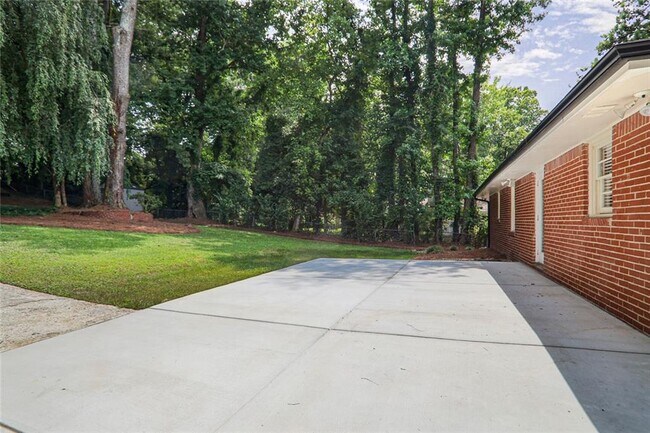 Building Photo - 2349 Burch Cir NE