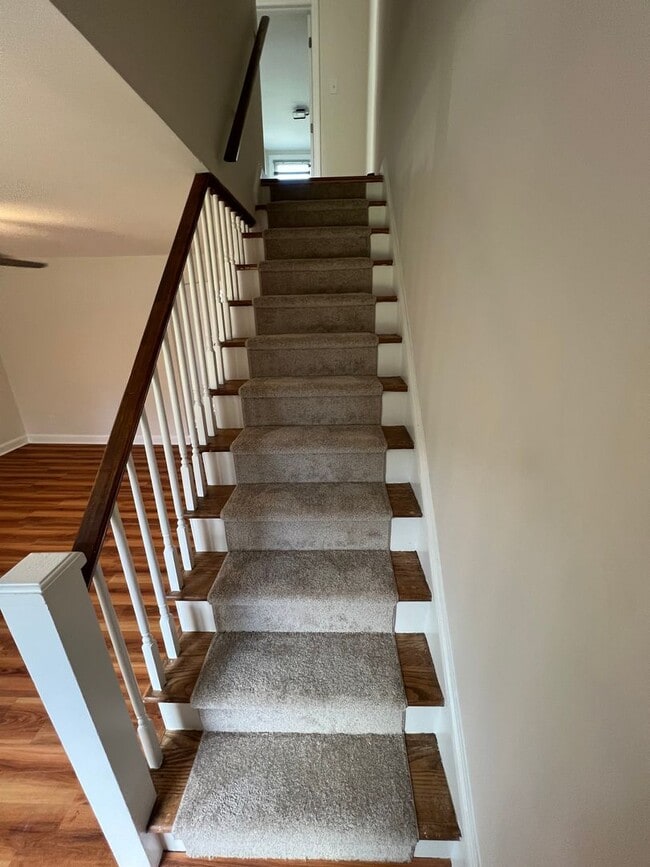 Building Photo - Charming 3-bedroom, 1-bathroom home locate...