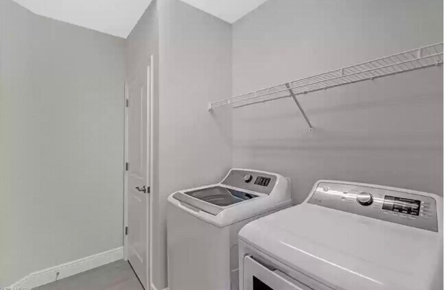 Building Photo - 2554 Seychelles Dr