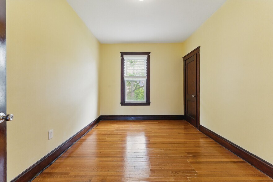 Building Photo - 466 Locust St