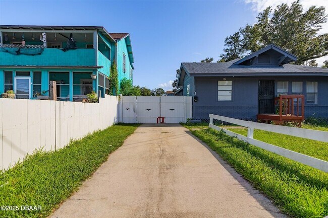 Building Photo - 121 Bellevue Ave