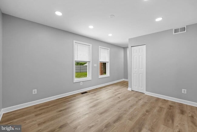 Building Photo - 1520 Dorchester Ave