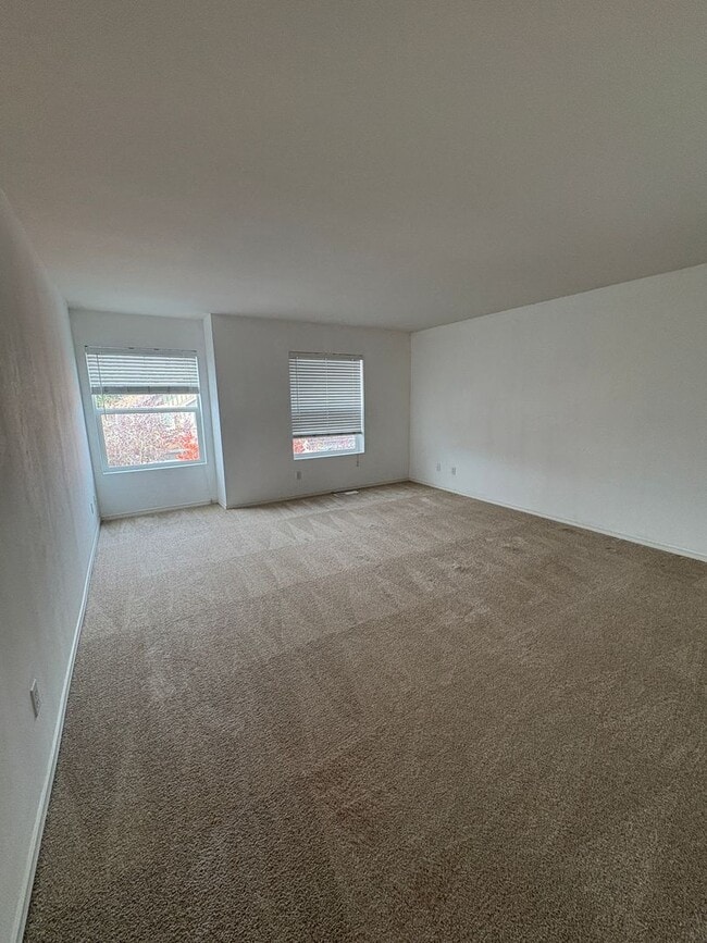 Building Photo - Available now- Beautiful like-new rental i...