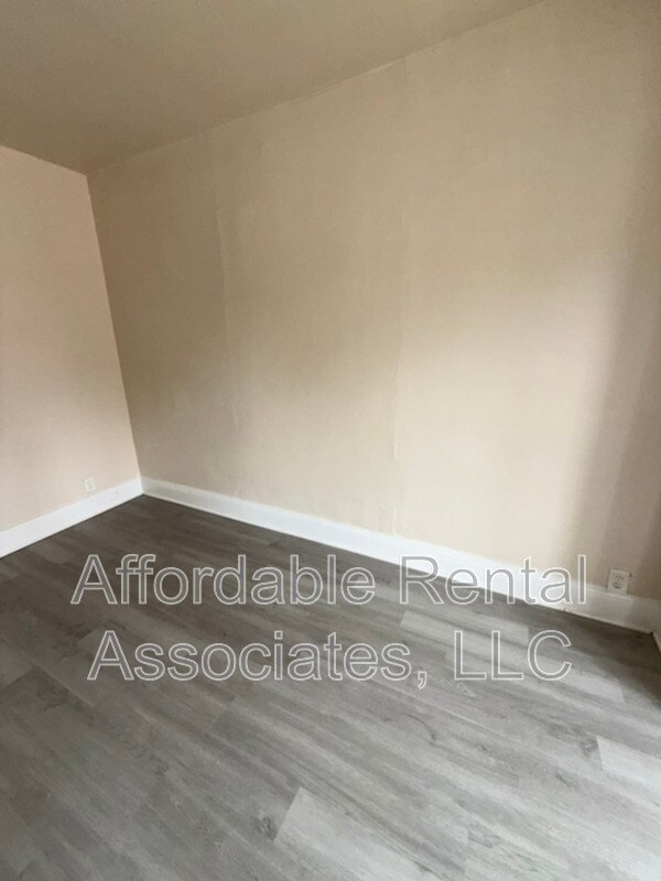 Building Photo - 2627 S 6th St