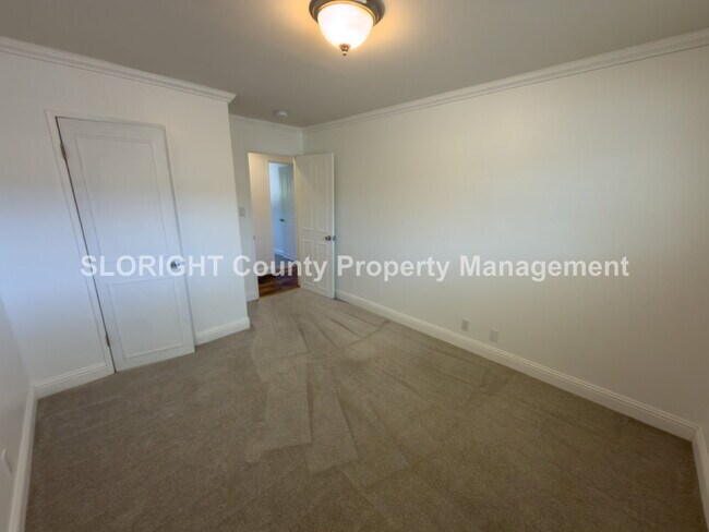 Building Photo - LEASE PENDING - Spacious Home in Laguna Lake - 4 Bed / 2 Bath