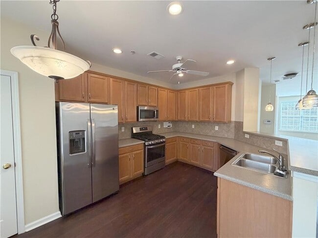 Building Photo - 4680 Creekside Villas Way