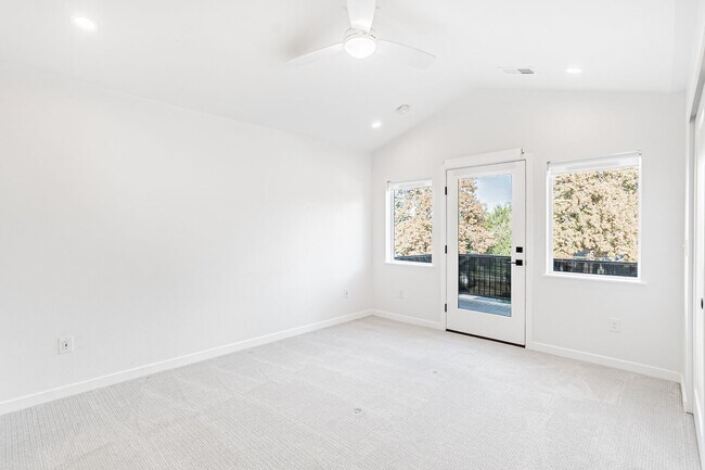 Building Photo - Contemporary 3BD, 2.5BA Edgewood Home with Fenced Yard and Carport