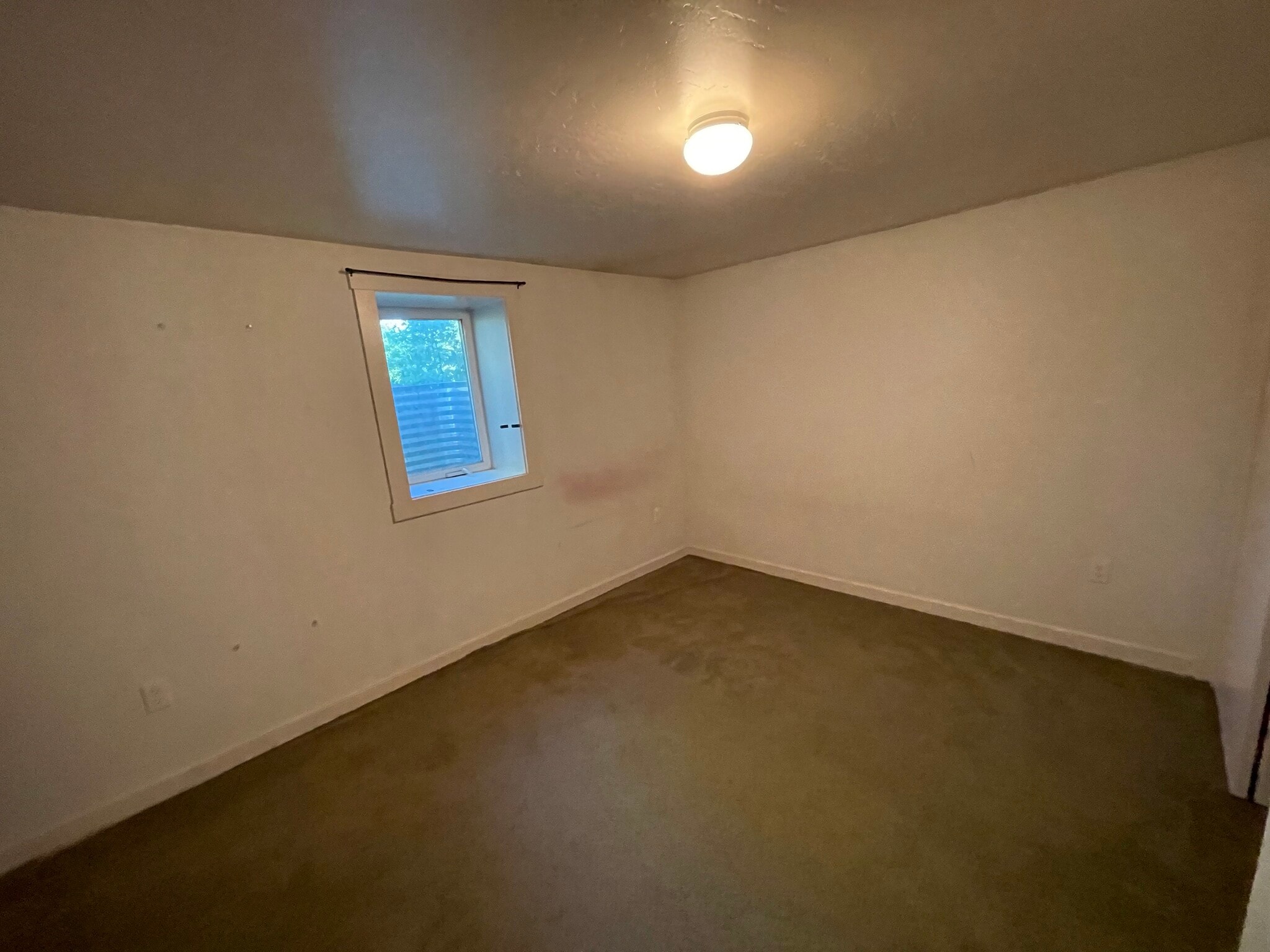 Building Photo - 1300 NE Williams St