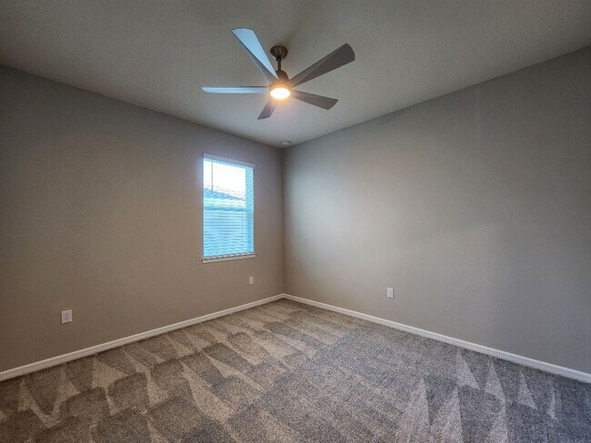 Building Photo - Gorgeous 3-Bedroom, 2-Bathroom Home in Cle...