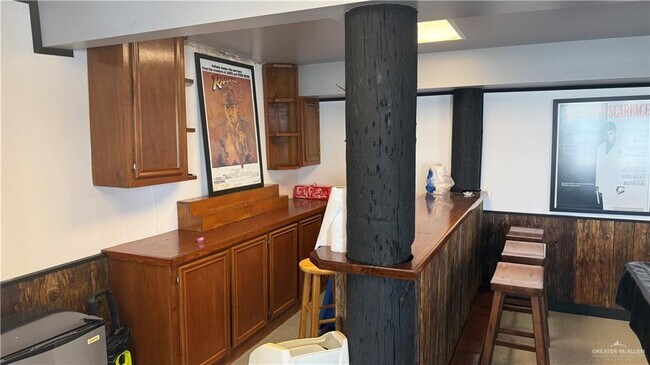 Building Photo - 8504 Lago Vista Dr