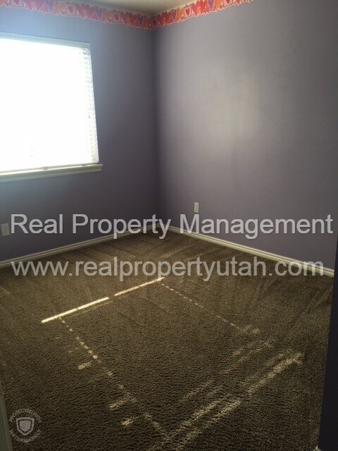 Building Photo - 5 Bedroom Home Centrally Located In Fruit ...