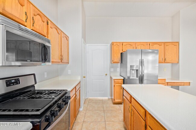 Building Photo - 5682 W Ross Dr