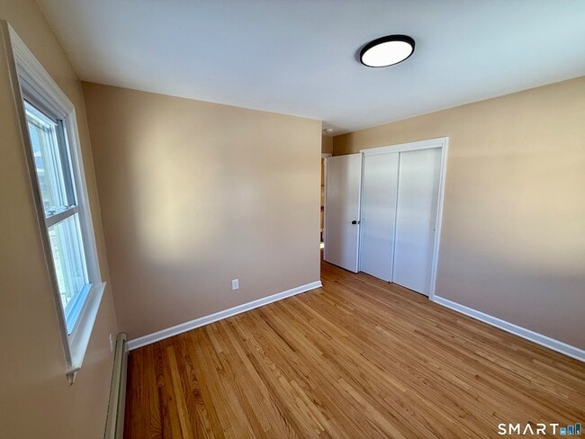 Building Photo - 33 Center Ave