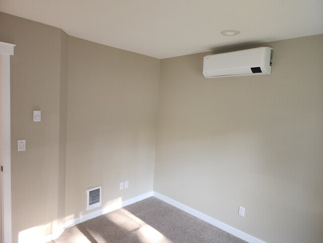 Building Photo - 958 152nd St E