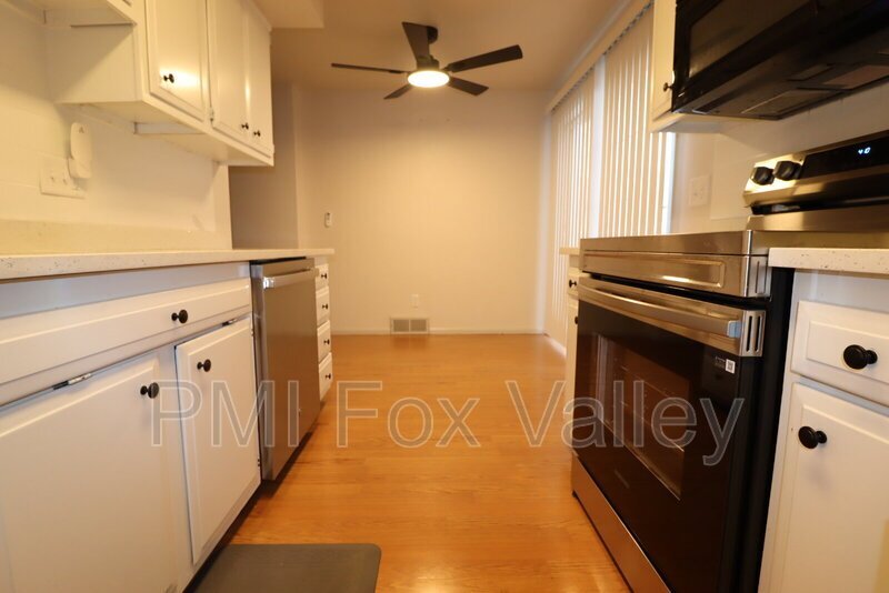 Building Photo - 800 N Hawthorne Dr