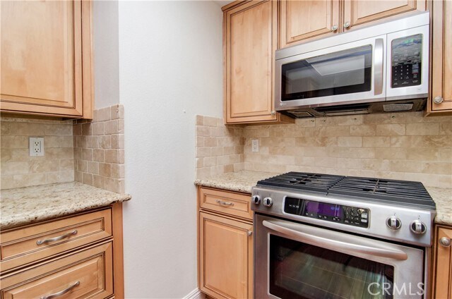 Building Photo - 8566 Fallbrook Cir