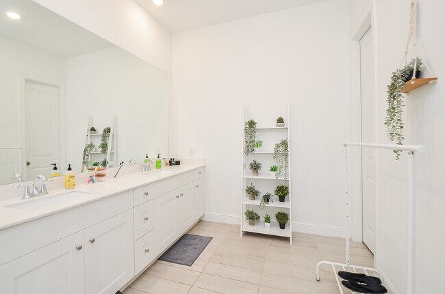 Building Photo - 4827 Avon Ridge Way