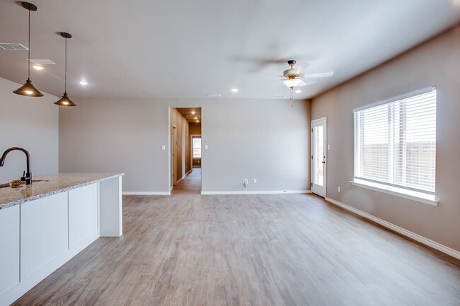 Building Photo - Like-New Construction 3/2/2 in Shallowater!
