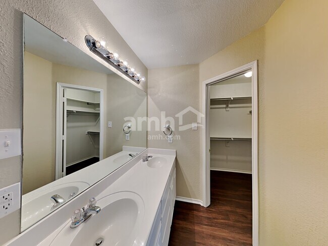 Building Photo - 106 Logan Ln