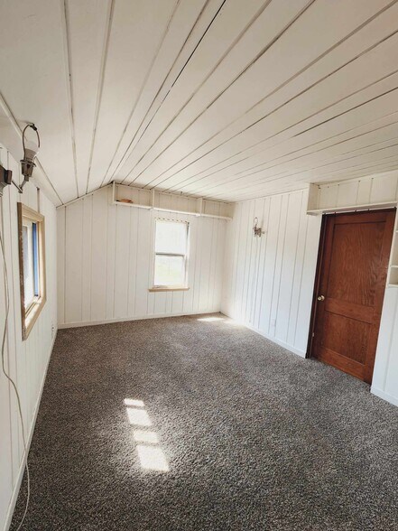 Building Photo - 265 Stevens St W