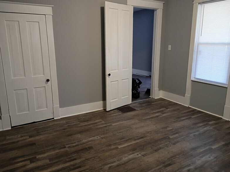 Building Photo - 2924 Schaal Ave