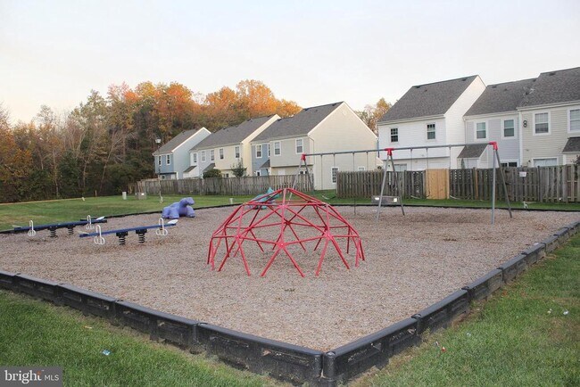 Building Photo - 102 Chesterfield Ln