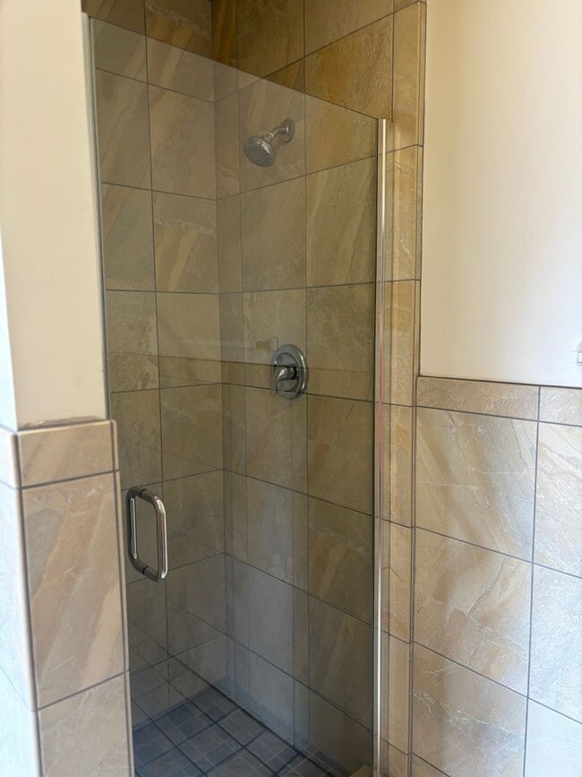Building Photo - Resort Like Living 2 Master Suites Condo F...