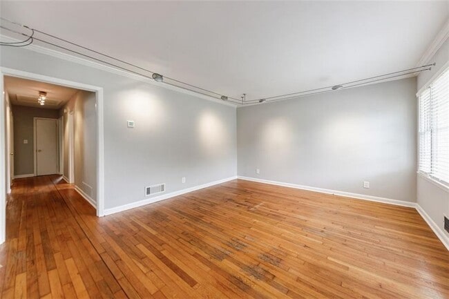 Building Photo - 1582 Lincoln Ave SE