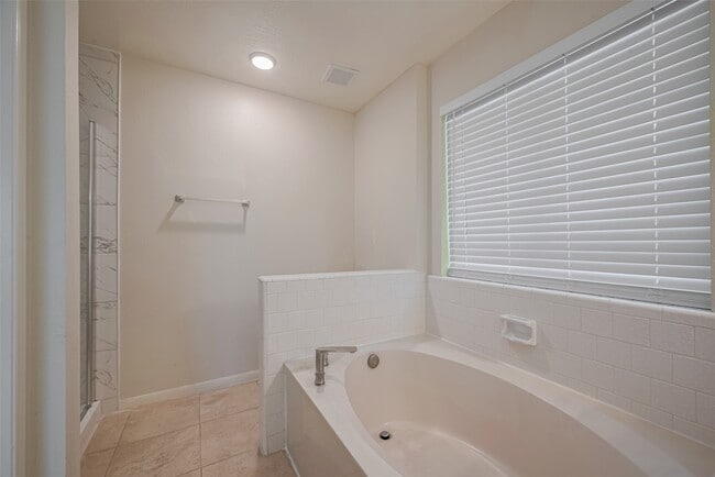 Building Photo - 21319 Park Mill Ln