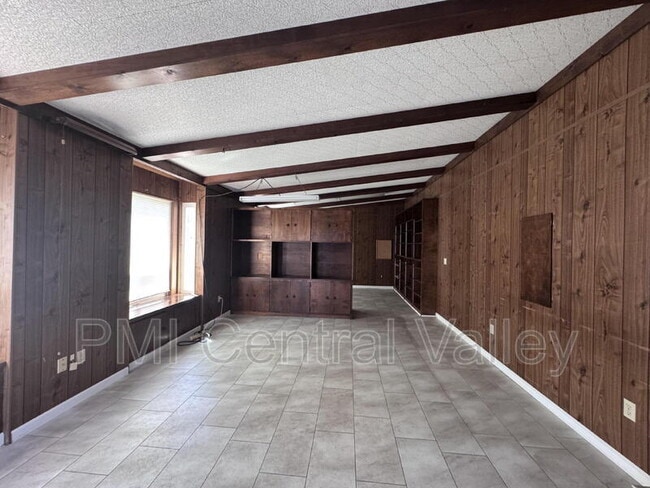 Building Photo - 4650 Dahlia Dr