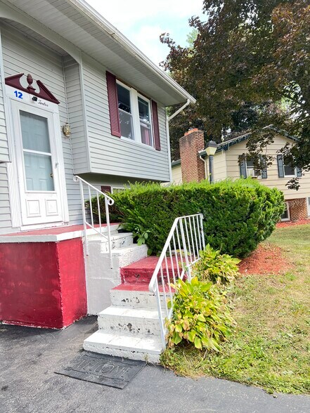 Building Photo - 12 Cherry Cir