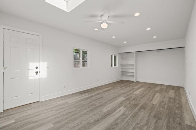 Building Photo - 789 Cañada Rd