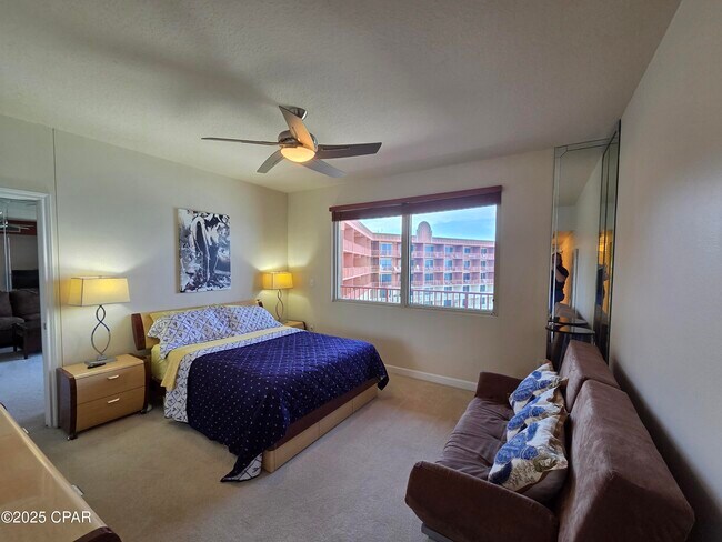 Building Photo - 9900 S Thomas Dr