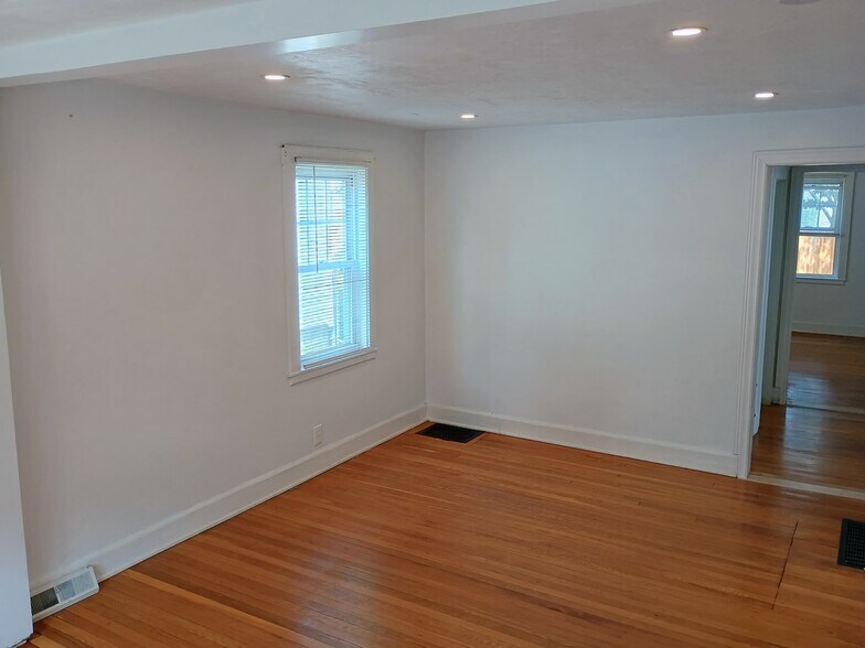 Building Photo - 46 Lawn Ave