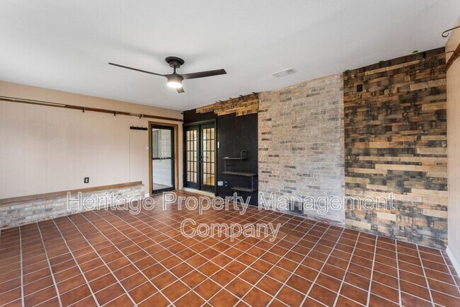 Building Photo - 3614 Versailles Dr