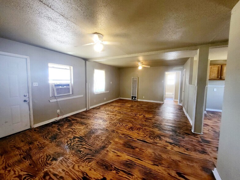 Building Photo - 1513 Sycamore St