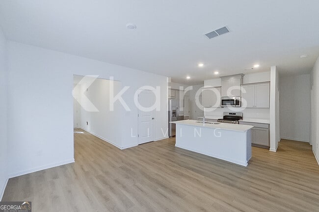 Building Photo - 216 Birch Ave