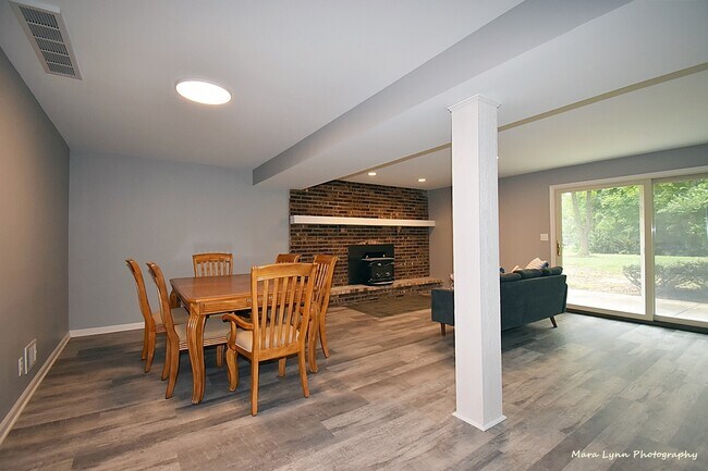 Building Photo - 106 W Kendall Dr