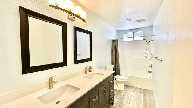 Building Photo - Awesome Single-Story Ranch-Style Home with...
