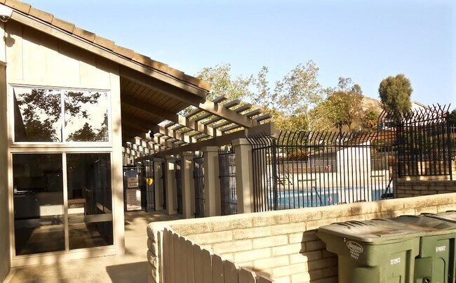 Building Photo - Stunning Newbury Park Home