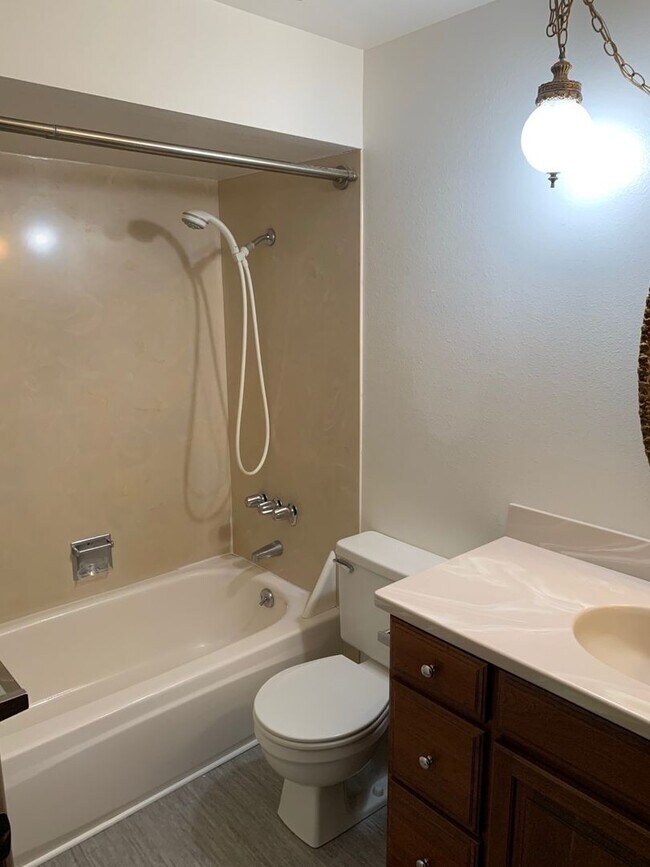 Building Photo - Spacious 3 bed 2 bath rambler home in Boulevard Lane, Renton