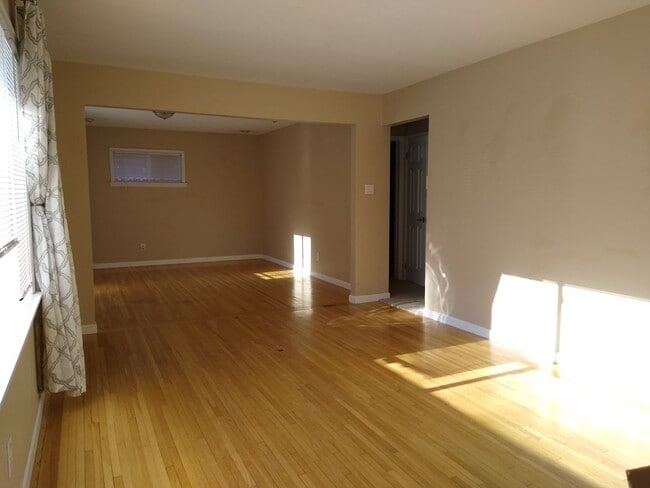 Building Photo - Stunning Ranch Home - Amazing Location - Backs up to Cherry Creek Trail