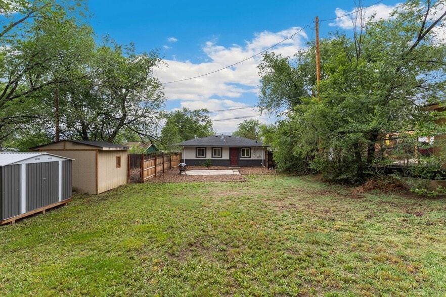 Building Photo - 405 Wilhelmia Ave